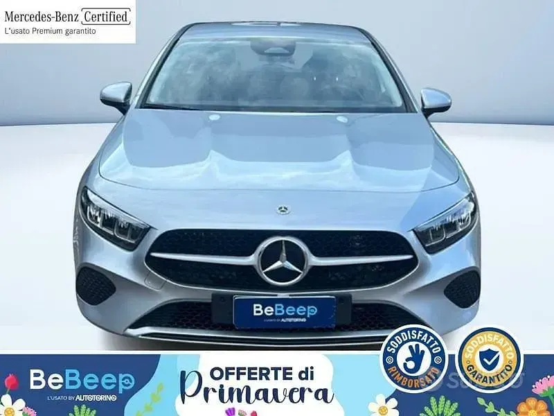 Usado Mercedes A180 Advanced 116 HP (85 kW) 2025 Prateado Sedan