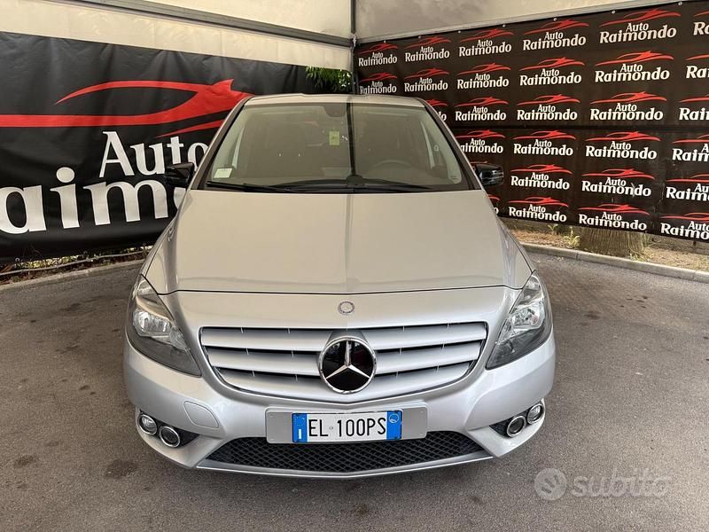 Usata Mercedes B180 109 CV (80 kW) 2012 Grigio Monovolume