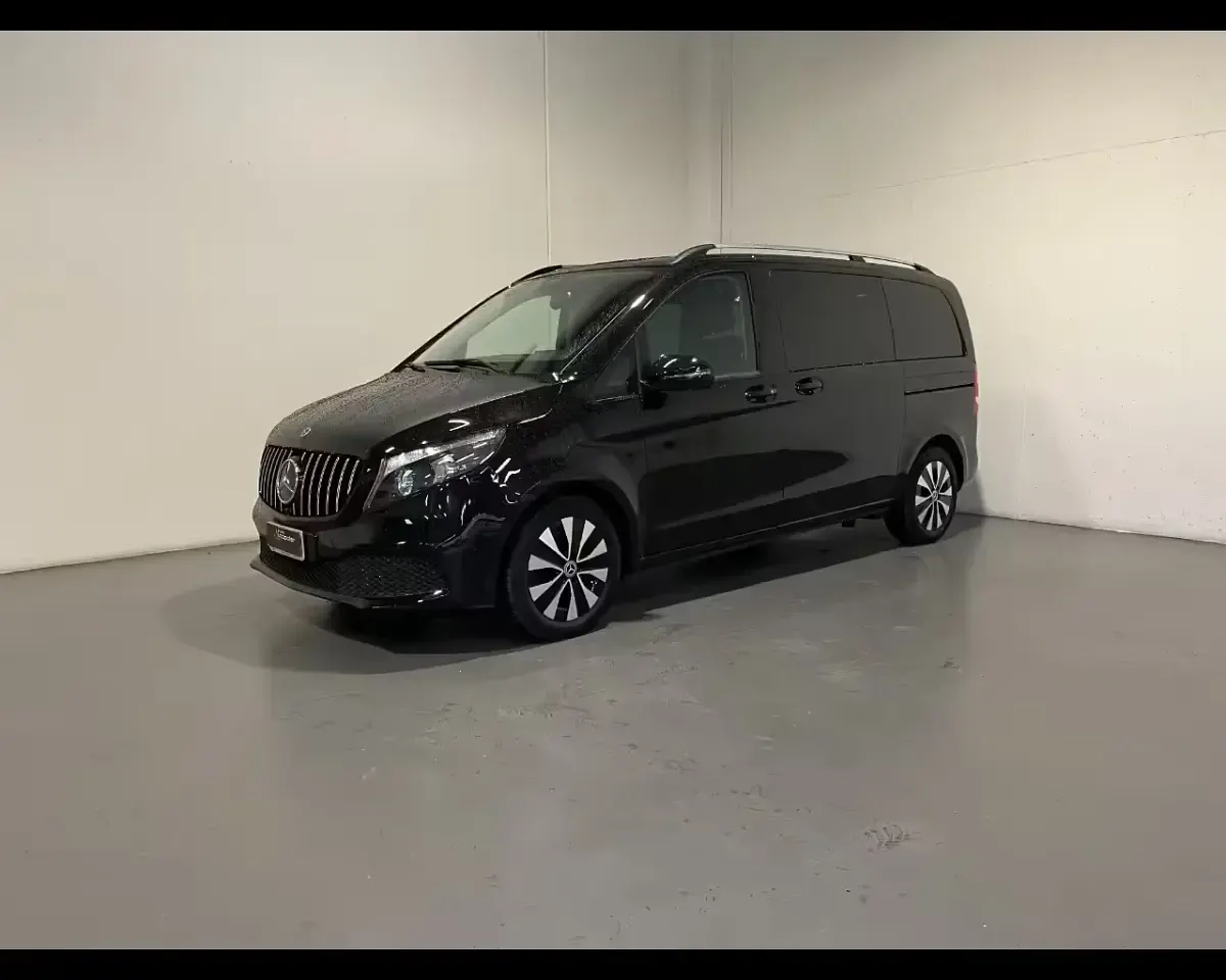 Usata Mercedes 220 Executive 163 CV (119 kW) 2024 Nero Monovolume