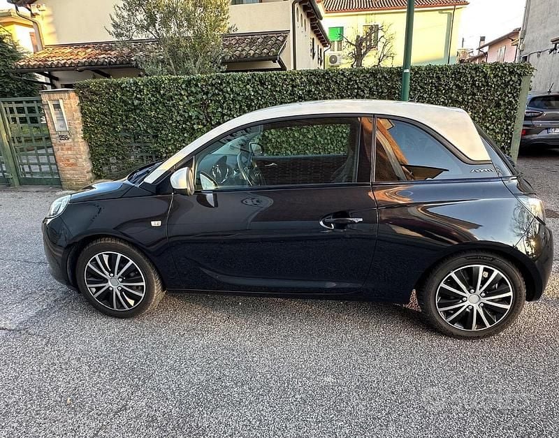 Nero Usata 2016 Opel Adam Due volumi | 5000 € (Buon prezzo) - Immagine 1/4