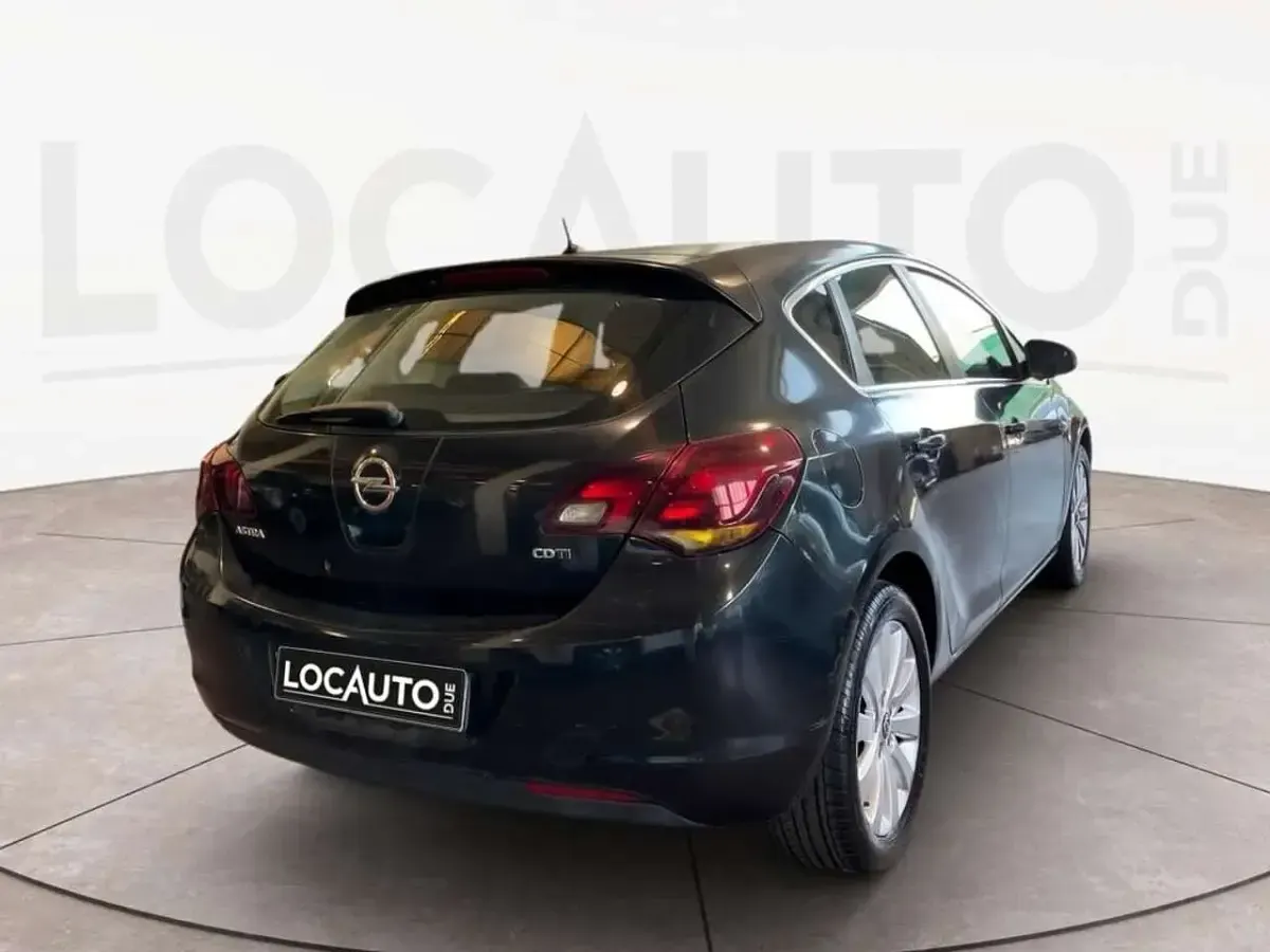 Usata Opel Astra 110 CV (80 kW) 2012 Nero Berlina