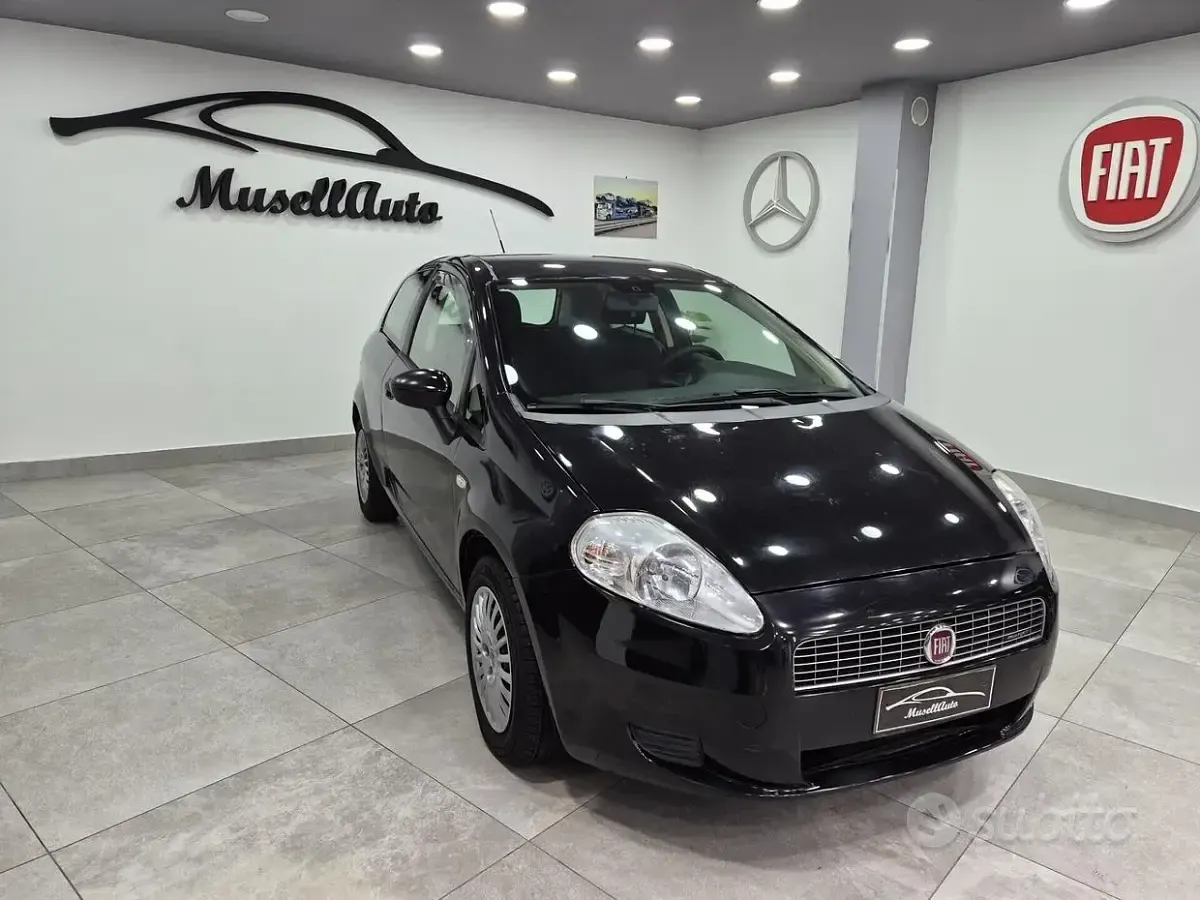 Usata Fiat Grande Punto Dynamic 75 CV (55 kW) 2007 Nero Utilitaria
