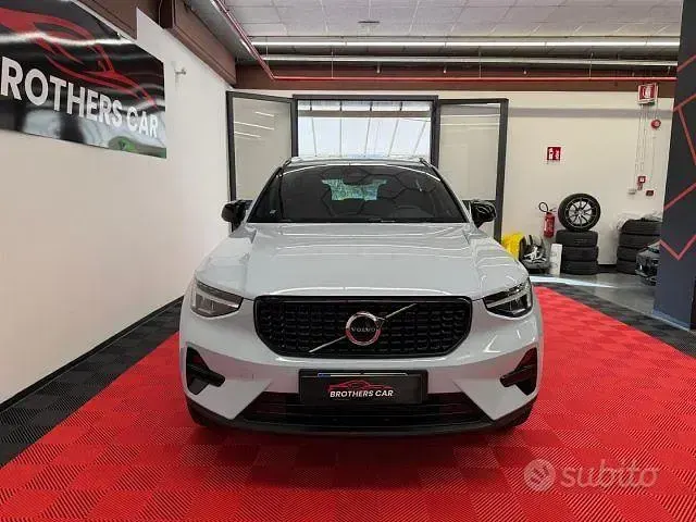 Nuova Volvo XC40 Plus 163 CV (119 kW) 2026 Grigio SUV