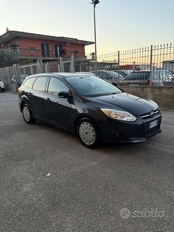 Usata Ford Focus 105 CV (77 kW) 2014 Blu Berlina