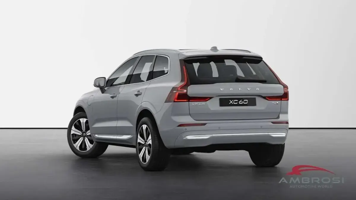 Nuova Volvo XC60 Core 350 CV (257 kW) 2025 Grigio SUV