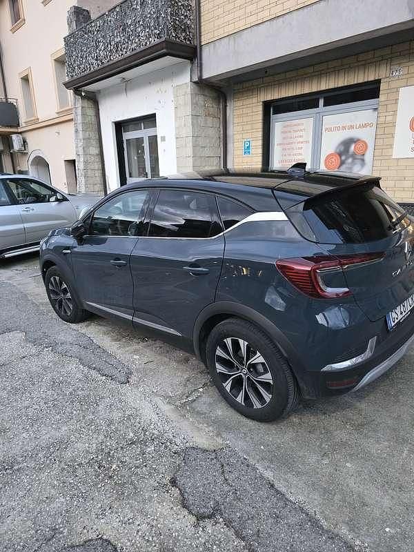 Usata Renault Captur Techno 101 CV (74 kW) 2024 Blu SUV