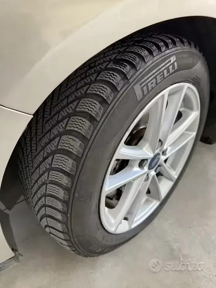 Usata Ford Focus 2015 Grigio Station wagon