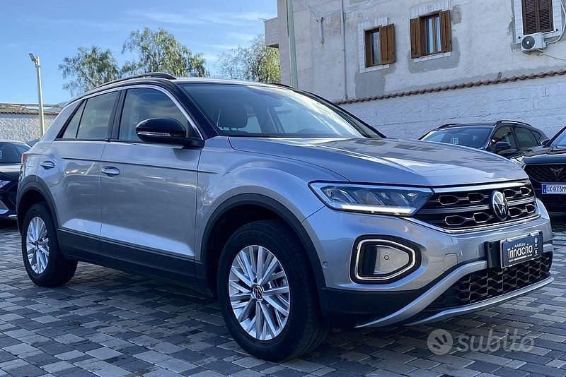 Usata VW T-Roc Life 116 CV (85 kW) 2025 Nero SUV