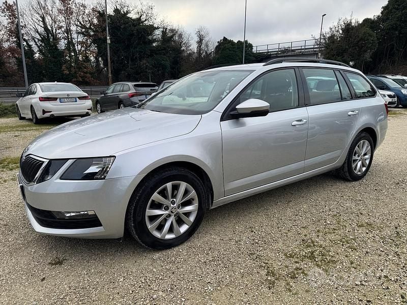 Usata Skoda Octavia Executive 115 CV (84 kW) 2020 Grigio Station wagon
