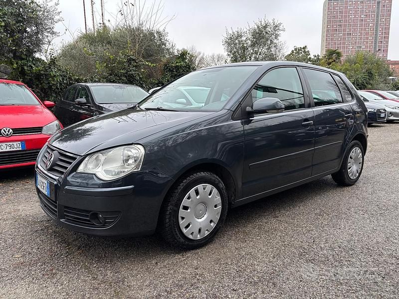 Grigio Usata 2007 VW Polo Comfortline Tre volumi | 1800 € (Buon prezzo) - Immagine 1/4
