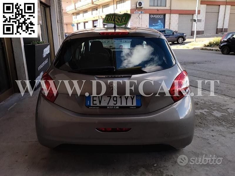 Usata Peugeot 208 Active 68 CV (50 kW) 2014 Grigio Utilitaria