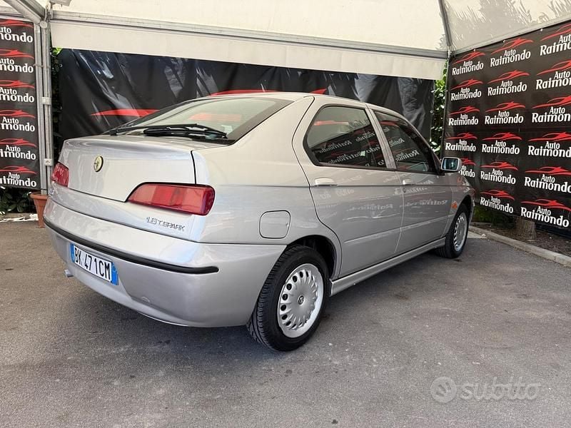 Usata Alfa Romeo 146 120 CV (88 kW) 2000 Grigio Utilitaria