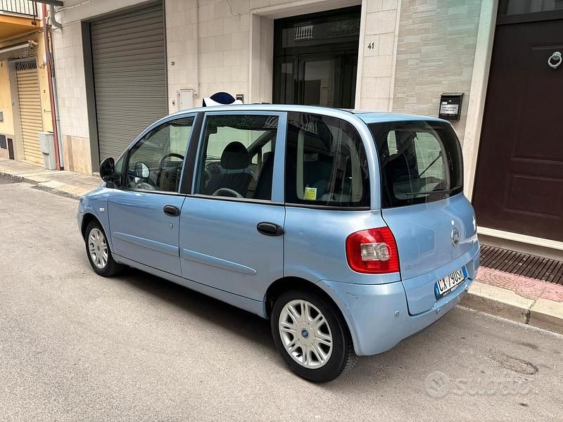 Usata Fiat Multipla 120 CV (88 kW) 2005 Blu Monovolume
