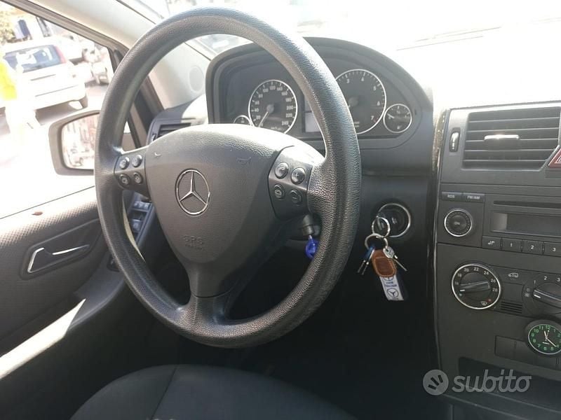 Usata Mercedes A160 125 CV (91 kW) 2011 Bianco Utilitaria