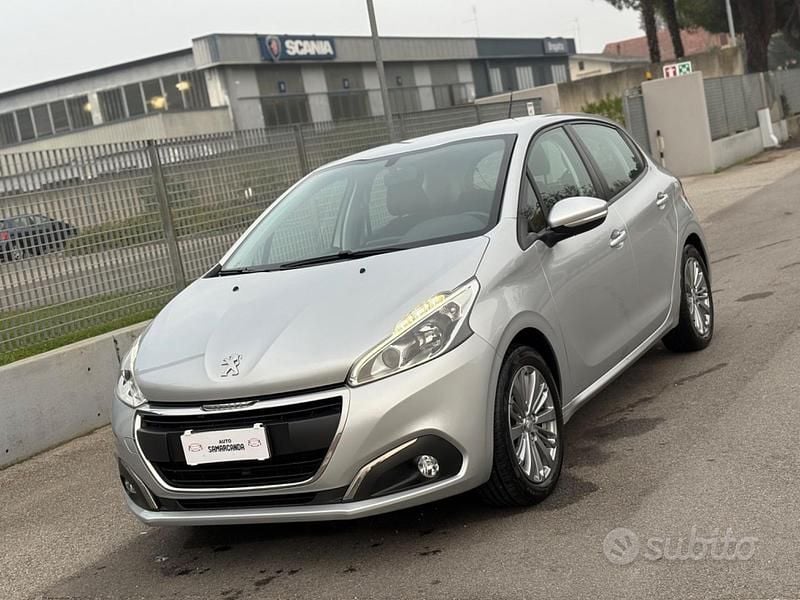 Argento Usata 2017 Peugeot 208 Due volumi | 6500 € (Super prezzo) - Immagine 1/4