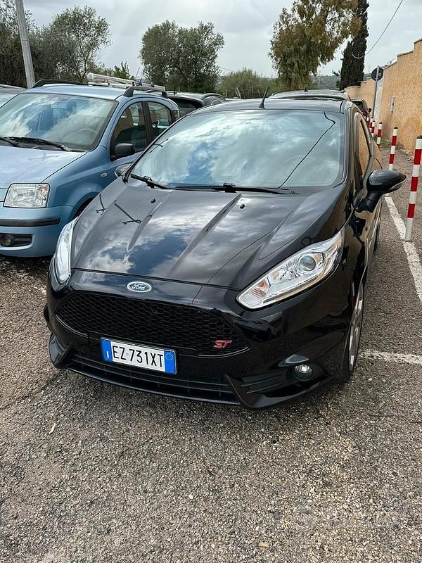 Usata Ford Fiesta ST 182 CV (133 kW) 2015 Nero Berlina