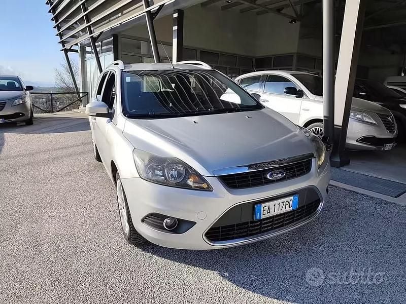 Usata Ford Focus 90 CV (66 kW) 2010 Grigio Station wagon