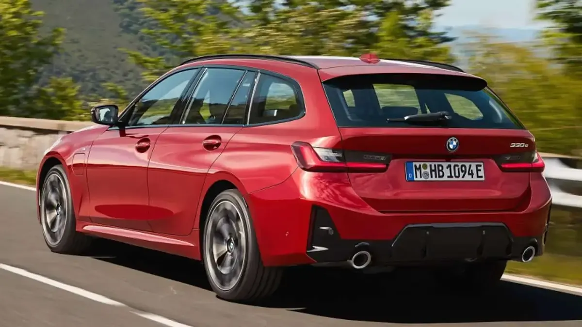 Usata BMW 318 Efficient Dynamics 150 CV (110 kW) 2024 Argento Station wagon