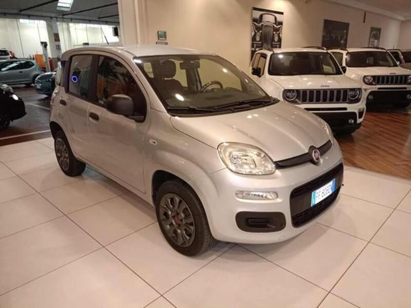 Argento Usata 2016 Fiat Panda Lounge Due volumi | 7900 € (Buon prezzo) - Immagine 1/4