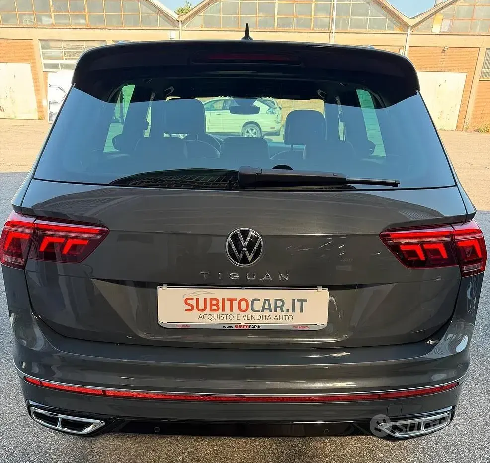 Usata VW Tiguan R-line 150 CV (110 kW) 2022 Grigio SUV