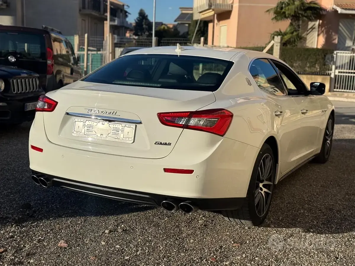 Usata Maserati Ghibli 275 CV (202 kW) 2015 Bianco Berlina
