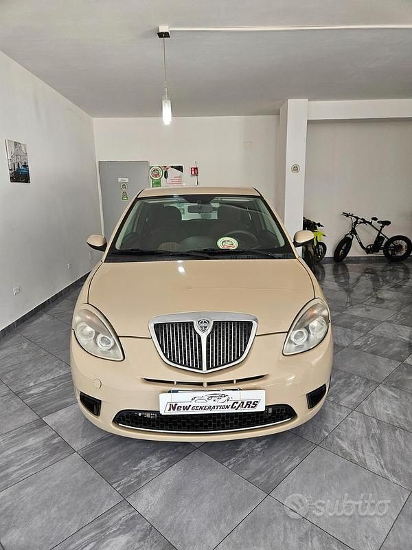 Usata Lancia Ypsilon 78 CV (57 kW) 2008 Beige Utilitaria