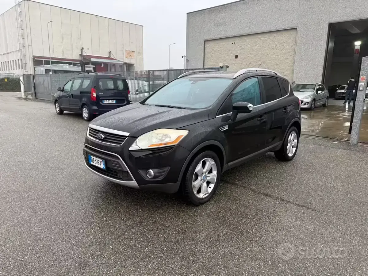 Usado Ford Kuga Titanium 136 CV (100 kW) 2010 Negro SUV