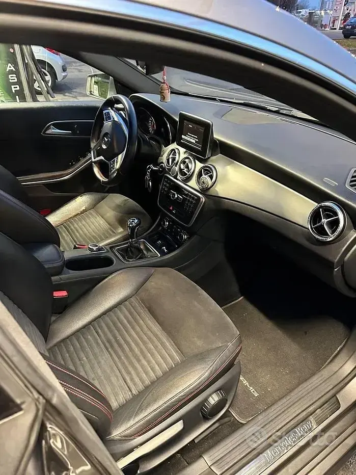 Usata Mercedes CLA180 122 CV (89 kW) 2013 Grigio Berlina