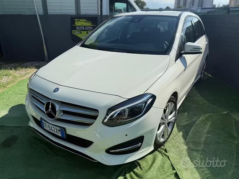Usata Mercedes B180 Premium 109 CV (80 kW) 2016 Bianco Monovolume