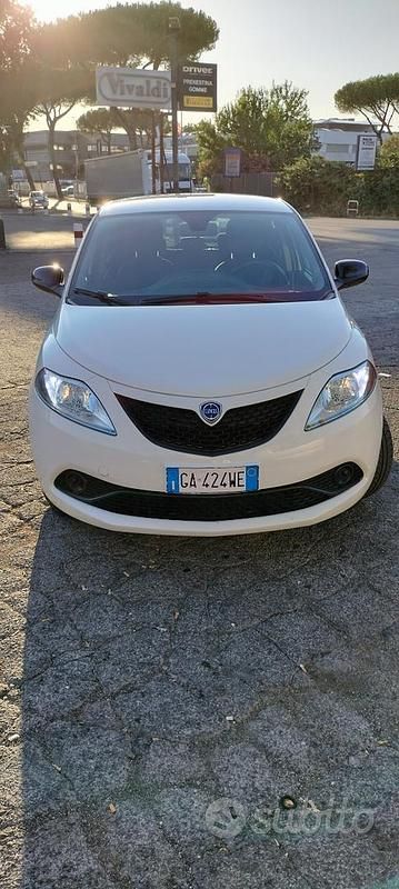 Usata Lancia Ypsilon Gold 80 CV (58 kW) 2020 Bianco Utilitaria
