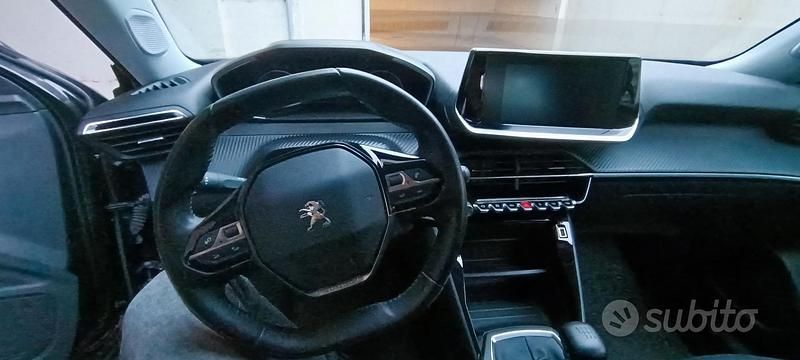 Usata Peugeot 2008 Active 101 CV (74 kW) 2020 Nero SUV