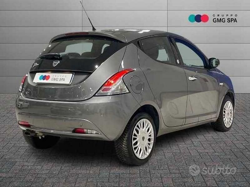 Usata Lancia Ypsilon Gold 69 CV (50 kW) 2017 Grigio Utilitaria