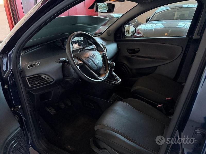 Usata Lancia Ypsilon Platinum 69 CV (50 kW) 2016 Blu Utilitaria