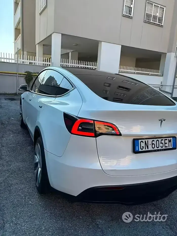 Usata Tesla Model Y 189 kW (258 CV) 2023 Bianco SUV