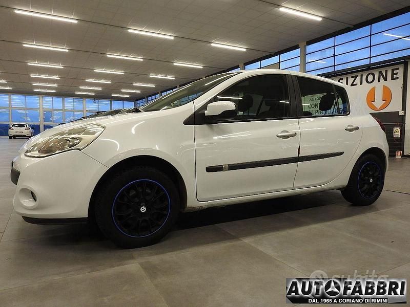 Usata Renault Clio II Dynamique 75 CV (55 kW) 2009 Berlina