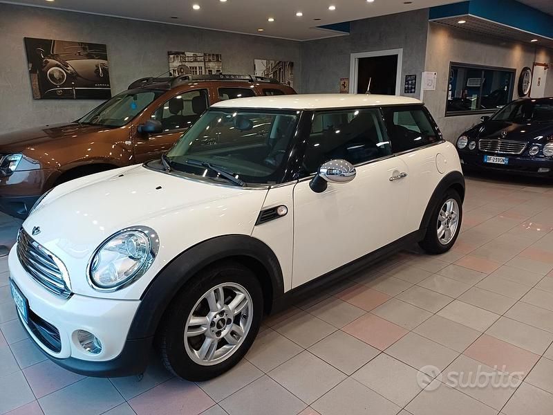 Usata Mini ONE 75 CV (55 kW) 2012 Beige Utilitaria