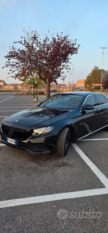 Usata Mercedes E350 258 CV (189 kW) 2018 Nero Berlina