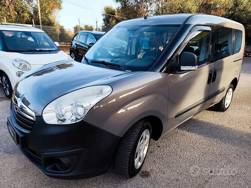 Marrone Usata 2016 Opel Blitz Monovolume | 6900 € - Immagine 1/4