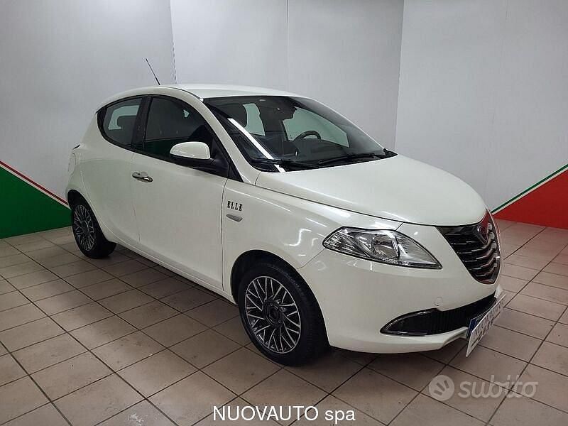 Usata Lancia Ypsilon 69 CV (50 kW) 2015 Bianco Utilitaria