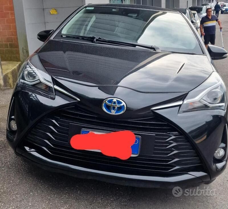 Usata 2018 Toyota Yaris Hybrid Due volumi | 11.500 € (Ottimo prezzo) - Immagine 1/4