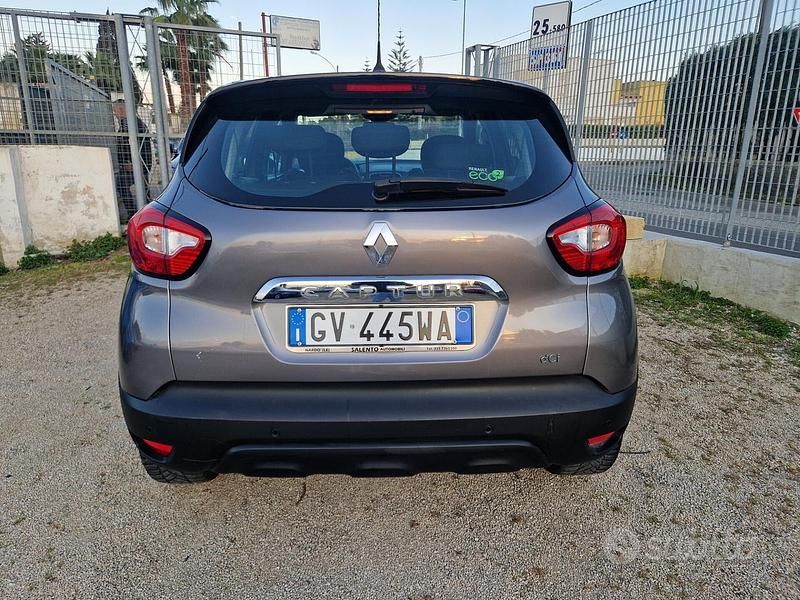 Usata Renault Captur 90 CV (66 kW) 2017 Grigio SUV