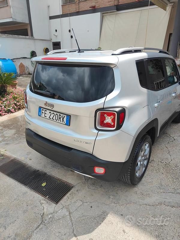 Usata Jeep Renegade 120 CV (88 kW) 2016 Grigio SUV