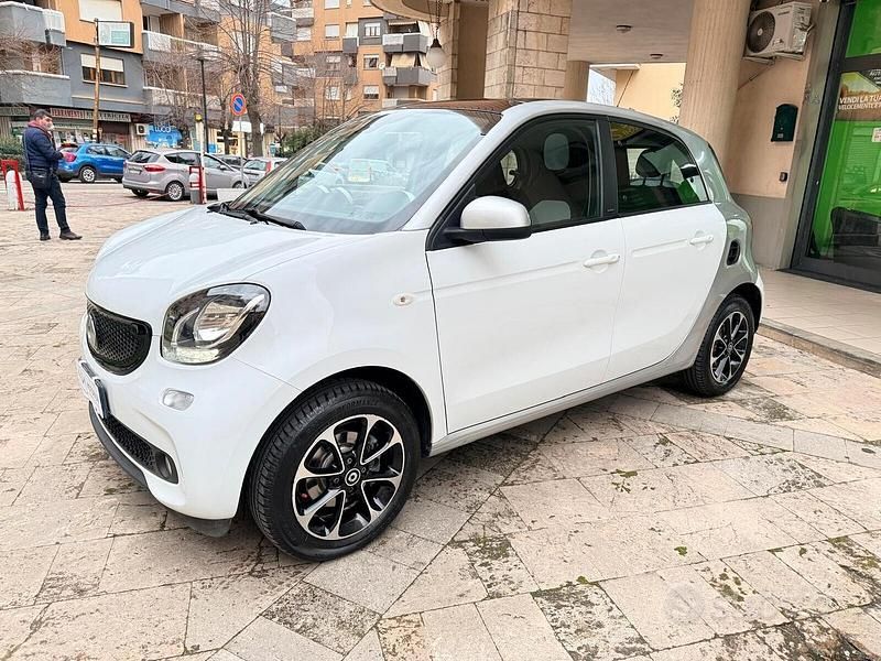 Usata Smart ForFour Passion 71 CV (52 kW) 2016 Bianco Utilitaria