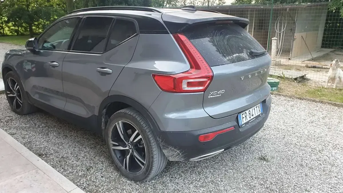 Usata Volvo XC40 R-Design 190 CV (139 kW) 2019 Grigio SUV