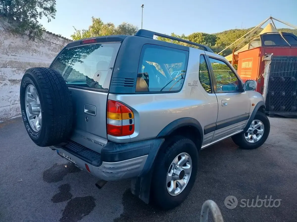 Usata Opel Frontera 115 CV (84 kW) 2001 Grigio SUV