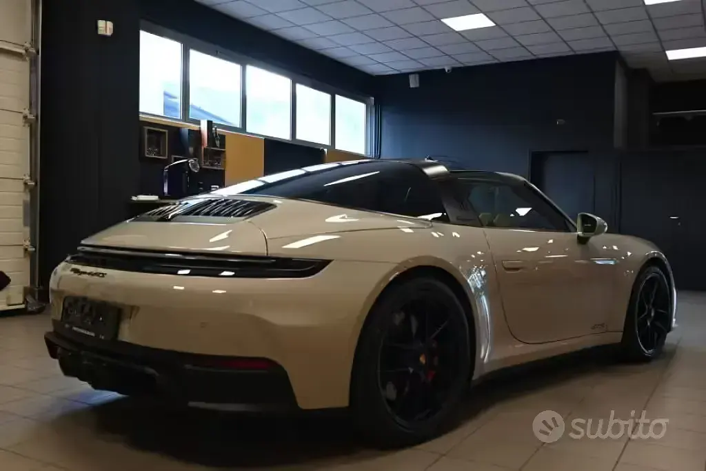 Nouă Porsche 911 541 CP (397 kW) 2026 Gri Cabrio