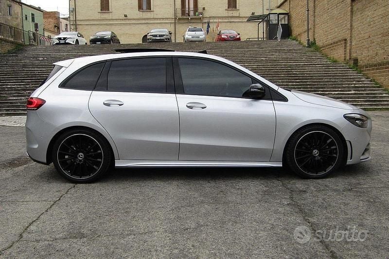 Usata Mercedes B200 Premium 150 CV (110 kW) 2019 Grigio Monovolume