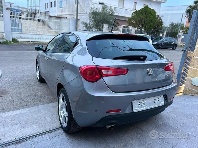 Usata Alfa Romeo Giulietta Super 120 CV (88 kW) 2017 Grigio Berlina
