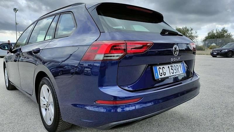 Usata VW Golf VIII Life 150 CV (110 kW) 2021 Blu/azzurro Station wagon