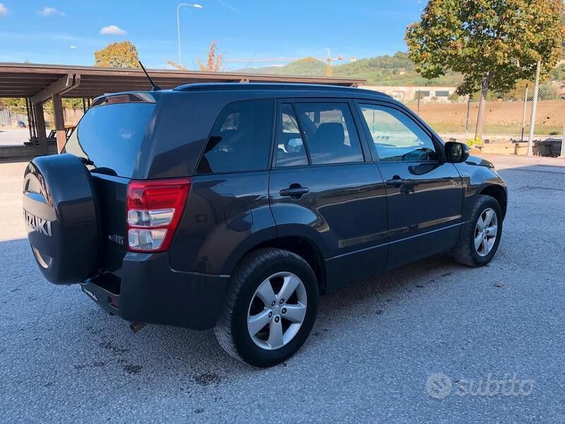 Usata Suzuki Grand Vitara 130 CV (95 kW) 2011 Grigio SUV